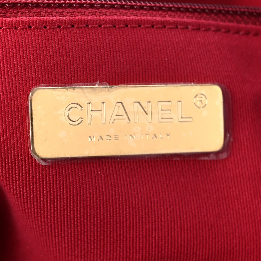 Close-up of the CC turn-lock closure and mixed-metal hardware on the Chanel 19 East West Shopping Bag